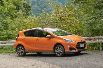 Hybrid vs Fully Electric Cars: Which is the Better Option for Your Budget?